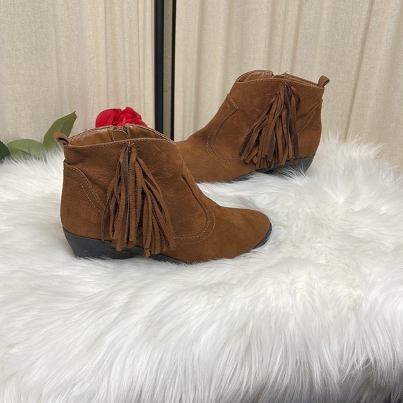 ❗️SOLD❗️FADDED GLORY- TAN FRINGED ANKLE BOOTS OR BOOTIES 5 - Picture 2 of 10